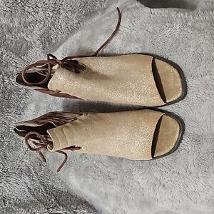 OTBT Lace Peep toe Bootie 7.5